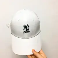在飛比找蝦皮購物優惠-NY正版白色棒球帽現貨