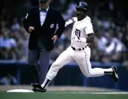 Chet Lemon Detroit Tigers running the bases at Game 5 1984 World S- Old Photo