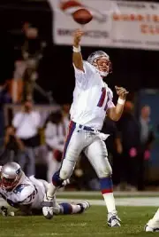 Quarterback Drew Bledsoe New England Patriots passes the ball the - Old Photo