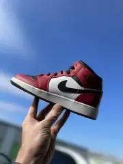 Nike Air Jordan 1 Mid Chicago Red Black Toe 554725-069 US Mens 4.5Y/US Women's 6