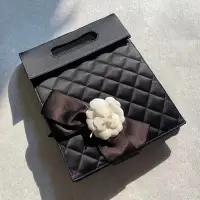 在飛比找Yahoo!奇摩拍賣優惠-超美Chanel vintage 山茶花蝴蝶結黑色緞面手提包