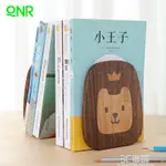 QNR桌面實木書立創意小獅子卡通書立學生用書架書擋桌面收納書靠