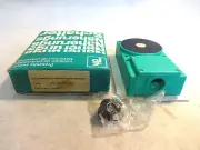 NEW IN BOX PEPPERL+FUCHS P/N 11647 TYPE UJ1000-F-E2 PROXIMITY SWITCH-SENSOR