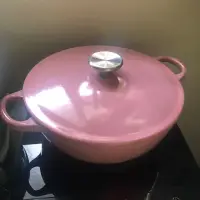 在飛比找蝦皮購物優惠-Le Creuset 琺瑯鑄鐵媽咪鍋 22cm/薔薇粉/鋼頭