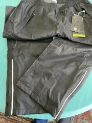 NWT 33,000 ft. Mens unlined Black wind / rain pants. Medium