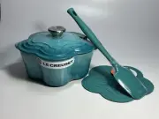 Le Creuset Caribbean 2.25 US Qt Cocotte Flower Cast Iron Pot / Trivet / Spatula