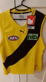 BNWT AFL Puma Richmond Tigers 2022 Clash Replica Guernsey/Jumper L