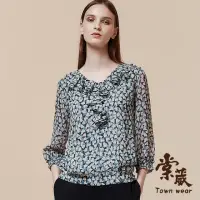 在飛比找momo購物網優惠-【TOWN’WEAR 棠葳】愛心印花荷葉領雪紡上衣(中大尺碼