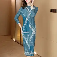在飛比找momo購物網優惠-【K.W.】三宅壓褶風格脣紅齒白韓經典禮服洋裝(壓折衣 加大
