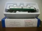 BACH. "HO" QUAKER STATE 40' 3 DOME TANK CAR #17137