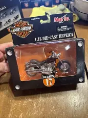 Maisto 1:18 Harley Davidson Series 17 2002 FLSTF Fat Boy Die-Cast Replica In Box