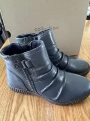 Clarks Collection Leather Ruched Ankle Boots Caroline Orchid Navy 11 New