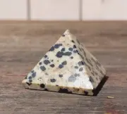 NATURAL DALMATION JASPER MEDIUM GEMSTONE PYRAMID 27-30mm