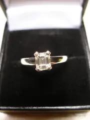 18 CARAT WHITE GOLD EMERALD CUT DIAMOND SINGLE STONE RING MADE IN UK BRAND NEW