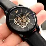 在飛比找遠傳friDay購物優惠-ARMANI42mm圓形黑精鋼錶殼玫瑰金色錶盤真皮皮革深黑色