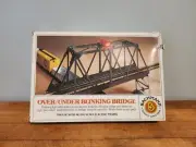 Bachmann Over/Under Blinking Bridge Item No. 46-1222 NEW