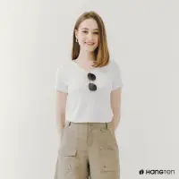 在飛比找momo購物網優惠-【Hang Ten】女裝-BCI純棉經典腳丫V領短袖T恤(白