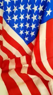 MAGIC TRICK & ILLUSION - AMERICAN FLAG TRANSFORMATION (36" X 22 ") + BONUS SILKS