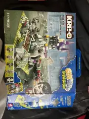 Kre-O A3247 Haunted Hideaway CityVille Invasion Vampires Zombies Halloween