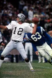 Quarterback Ken Stabler Oakland Raiders drops back to pass v t- 1973 Old Photo 3