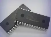MICROCHIP CF775-04/P DIP-28