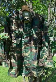 Vintage 1970’s Vietnam War US Army Camo Rip-Stop Poplin W/R Class 2 Jacket.