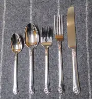 Oneida Cube Stainless Damask Rose 8 - 5 pc Place Settings - 43 pcs NOS USA Made