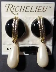 Vintage RICHELIEU Stud Earrings Black Enamel Gold Tone Faux Pearl Teardrop
