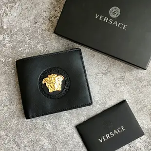 美國百分百【全新真品】Versace 凡賽斯 真皮皮夾 女王頭 金色logo 男用短夾 錢包 證件卡夾 黑色 J620