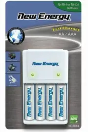 1 Battery Fast Charger for AA / AAA NiMH or NiCd Batteries + 4 AA Included