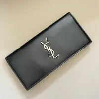 在飛比找PopChill優惠-[二手] YSL 黑皮革銀LOGO對開長夾