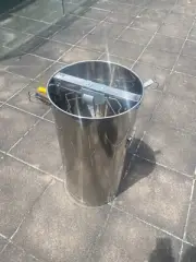 2 frame manual honey extractor
