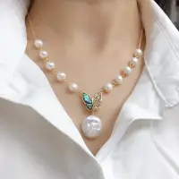 在飛比找蝦皮購物優惠-新款天然淡水珍珠項鍊女精緻蝴蝶鈕扣個性鈕扣巴洛克領鏈