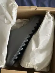 Yeezy Slide Dark Onyx Size US13