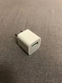 在飛比找Yahoo!奇摩拍賣優惠-Apple 原廠 旅充 5W USB 電源轉接 充電