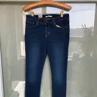 在飛比找蝦皮購物優惠-《Levi’s 品牌正貨》全新深藍緊身窄管女款牛仔長褲