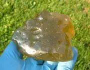 Libyan Desert Glass Meteorite Tektite impact specimen( 1350 crt)Green Gem A+