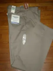 NWT DOCKERS SIGNATURE KHAKI PLEATED FRONT PANTS SZ: 34 X 38