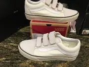 NEW Mens Vans Old Skool V Shoes, size 8 (also womens 9.5)