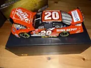Action Elite Tony Stewart # 20 Home Depot 2003 Monte Carlo #/3000 1/24