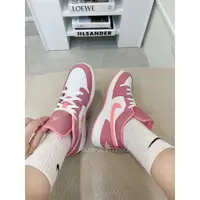 在飛比找蝦皮購物優惠-特價  AIR JORDAN 1 LOW GS 553560