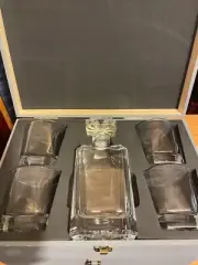 Decanter Whiskey Bourbon Wine Set + 4 Glasses and Wood Box