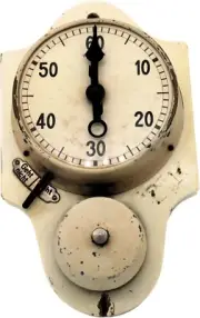 around 1920 large 60 minute clock with striking mechanism (26cm) - wall hanging