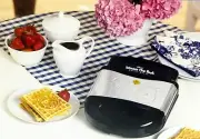 Villaware Disney Winnie the Pooh & Tigger Waffler Waffle Maker Iron 5555-15