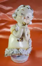 VINTAGE FLOWER GIRL CERAMIC 1950's Figurine NOS - Occupied Japan