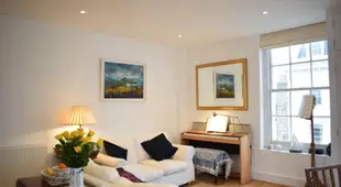 Traditional Bright 1 Bedroom Pimlico Flat