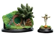 The Hobbit: - Hobbit Hole Statue