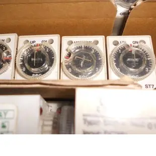 OMRON 小型計時器 H3Y-4 TIMER DC24V STP7-4 (d1)