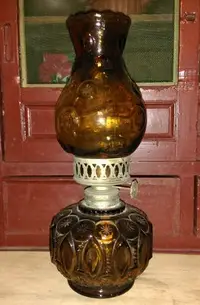 在飛比找Yahoo!奇摩拍賣優惠-古早懷舊生活用品-台灣製-華麗玻璃煤油燈