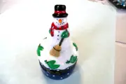 WHITE SNOWMAN TRINKET JEWELRY SECRET BOX PORCELAIN !!!